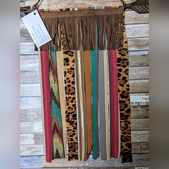 NWT Handcrafted Rustic Boho Western Metal Arrow With Multi Colored Trim - Picture 4 of 7